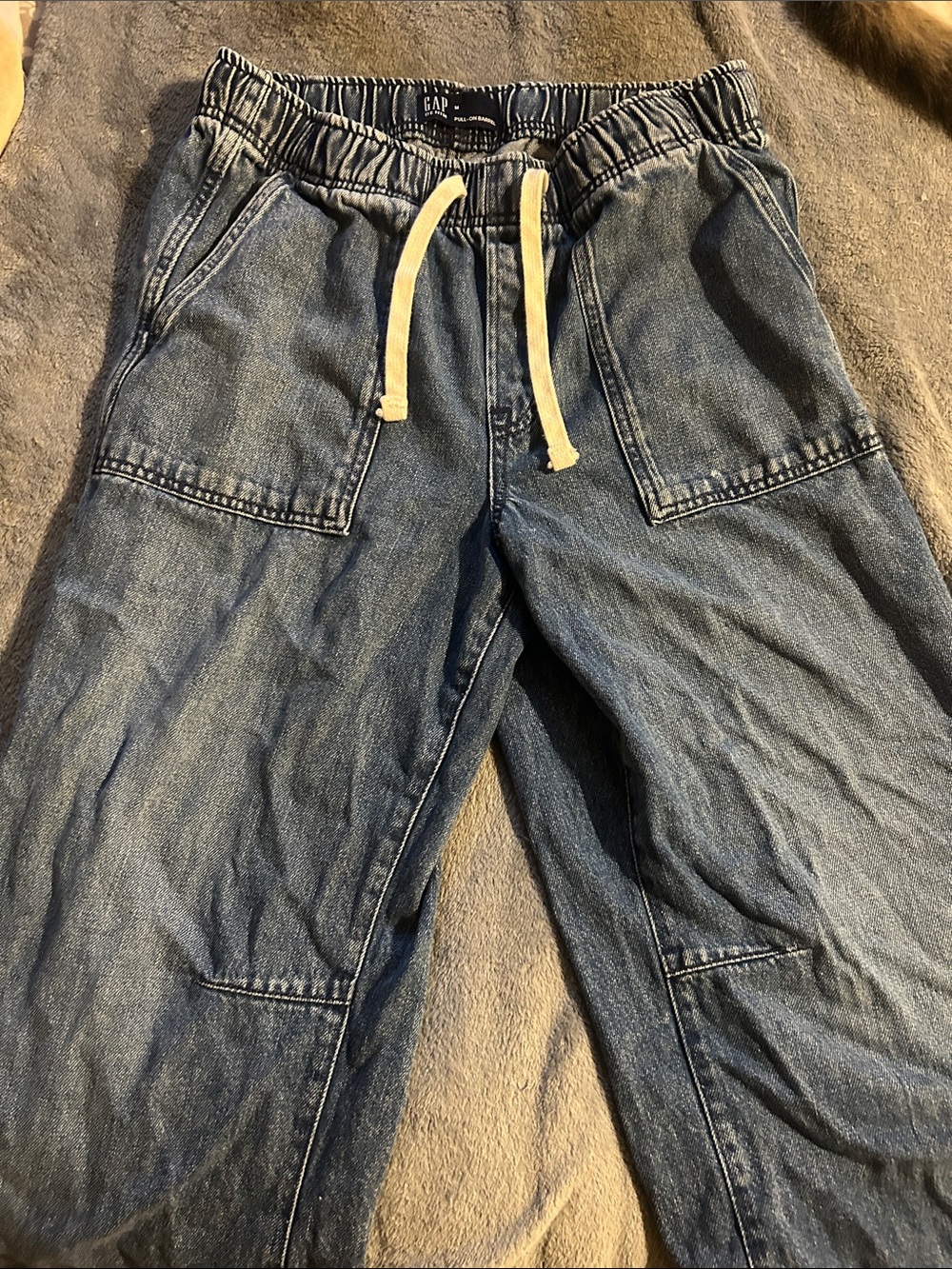 GAP Women’s Light Blue Denim Relaxed Jogger Jeans with Cream Drawstring